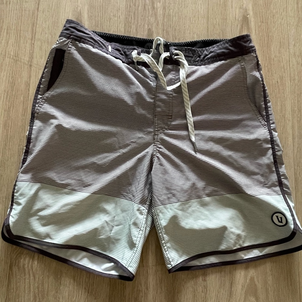 Vuori men’s size 30 boardshorts